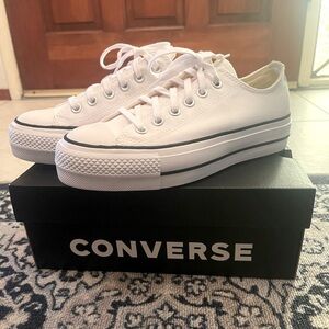 White platform low top converse. Size 8.5